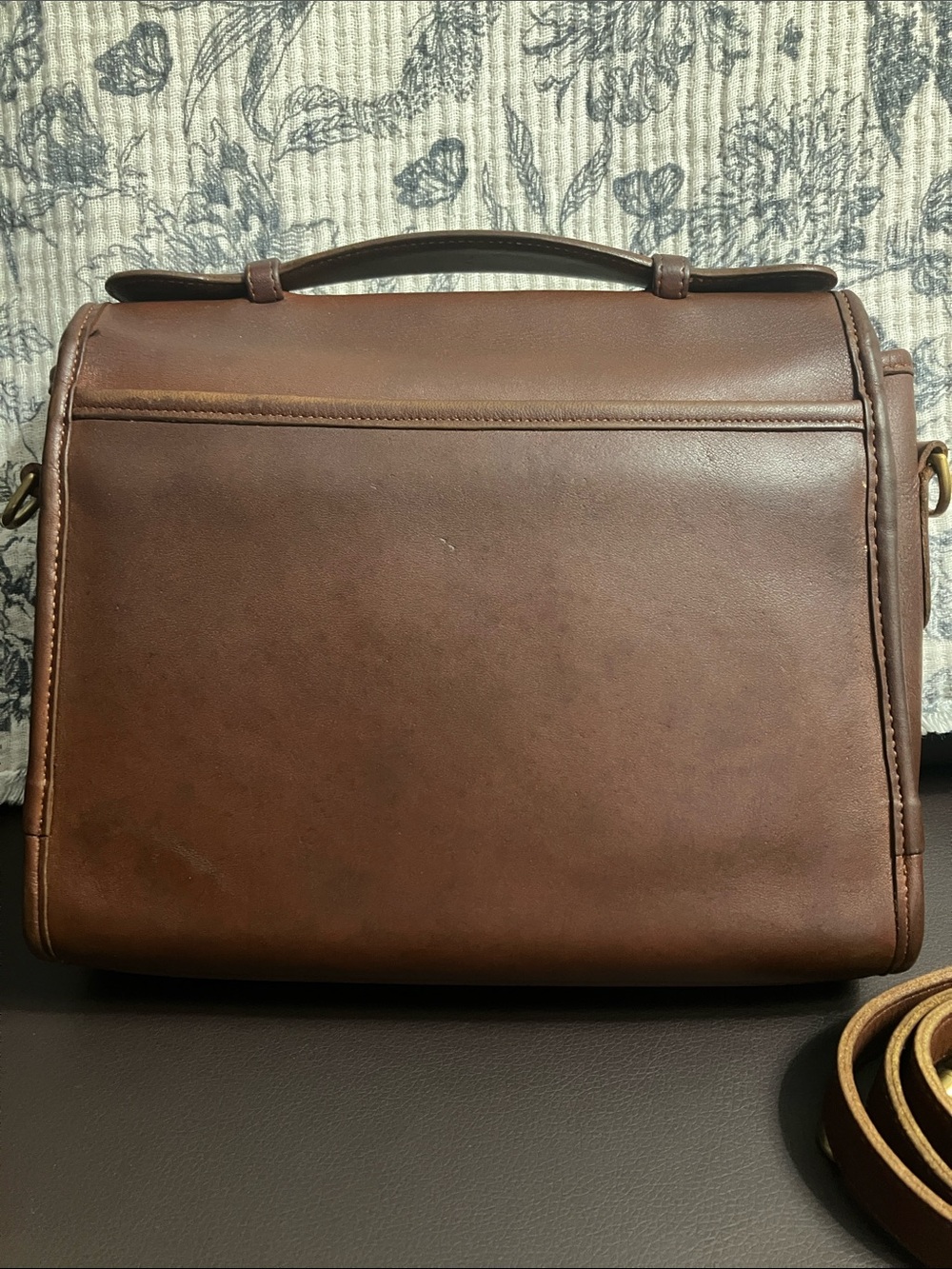 Coach Vintage Court Crossbody Bordeaux/brown. - Picture 2 of 13